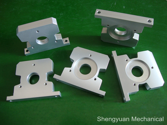 Китай AL6061 ясные анодируют решающий прибор металла кронштейна точности CNC подвергая механической обработке поставщик